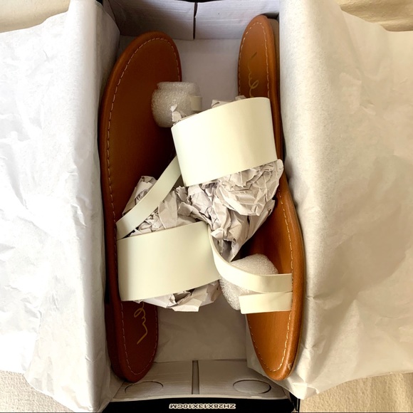 NWT Lulu’s Avena White Flat Sandals - Picture 8 of 9